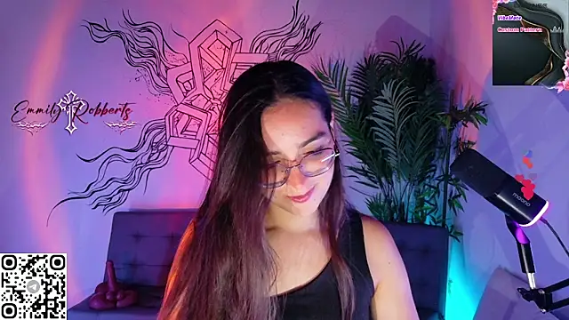 Snapshot of Emmi_Roberts chatting on May 2026 12:07:02 AM Emmi Roberts online show from May 2026 12:07:02 AM