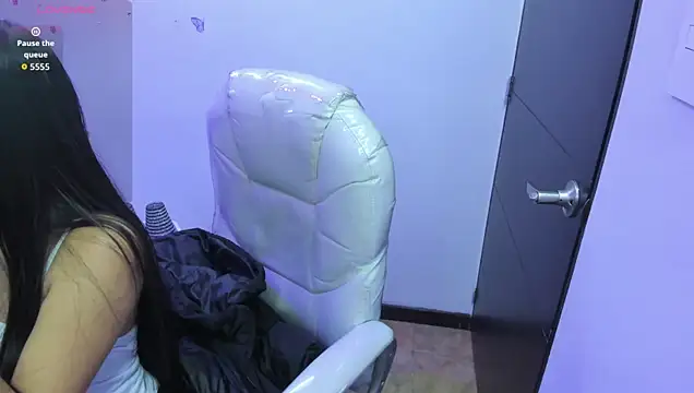Pretty Johnson  online show from March 2026 11:36:02 AM