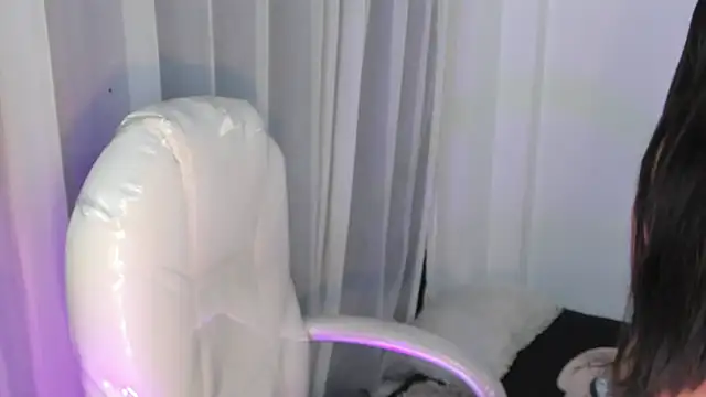 Pretty Johnson  online show from February 2026 11:09:01 AM