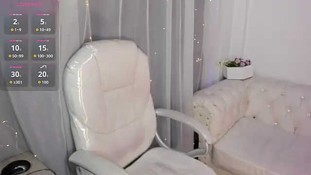 Snapshot of Pretty_Johnson_ chatting on November 2025 11:36:02 AM Pretty Johnson online show from November 2025 11:36:02 AM