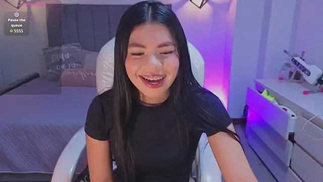 Snapshot of Pretty_Johnson_ chatting on July 2026 03:02:01 AM Pretty Johnson online show from July 2026 03:02:01 AM