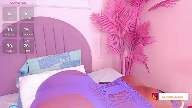 Kendallbleer online show from November 2025 12:32:01 PM