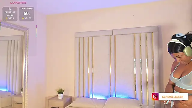 Kendallbleer online show from November 2025 12:26:01 PM