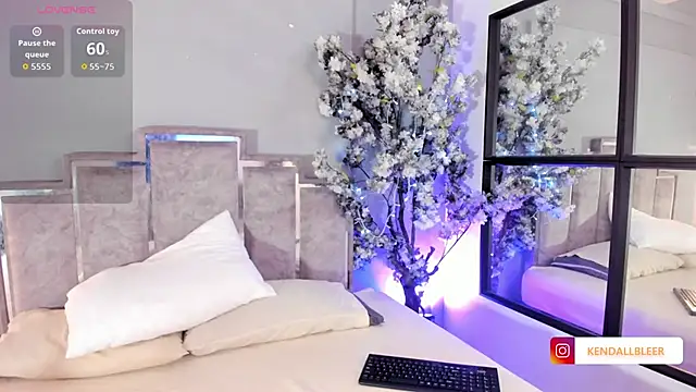 Kendallbleer online show from October 2025 11:54:01 AM