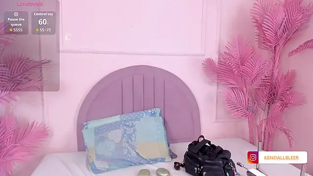 Kendallbleer online show from November 2025 12:09:01 PM