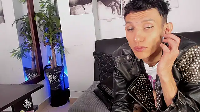 Giotrashy online show from October 2025 08:08:02 PM