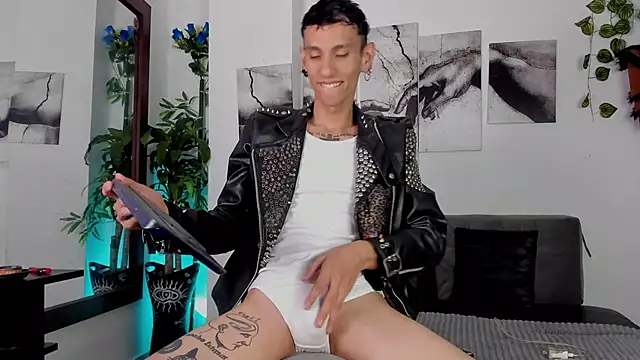 Giotrashy online show from November 2025 07:51:01 PM