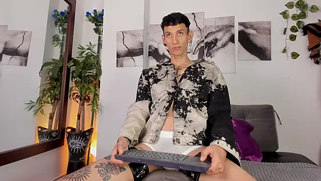 Giotrashy online show from November 2025 08:23:01 PM