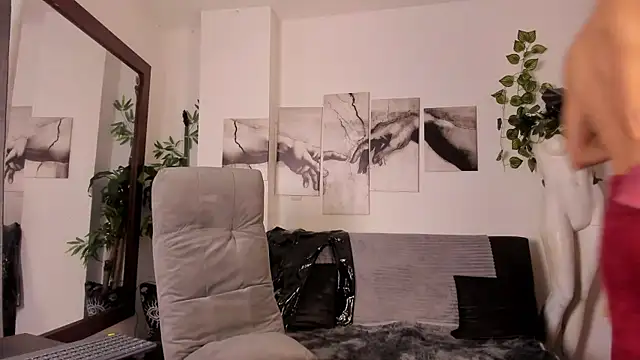 Giotrashy online show from September 2025 07:59:01 PM