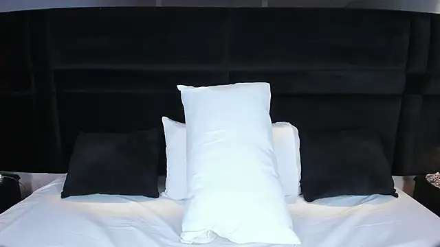 Snapshot of LauraCarther chatting on January 2026 05:27:01 PM LauraCarther online show from January 2026 05:27:01 PM