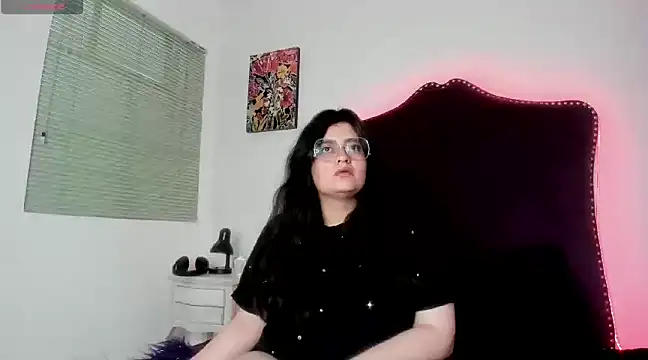 Zoe thoms online show from March 2025 01:02:01 PM