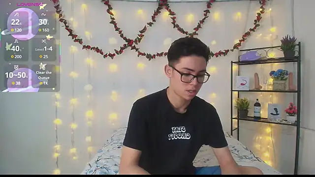 Danny-Swift13 online show from March 2025 12:18:02 PM