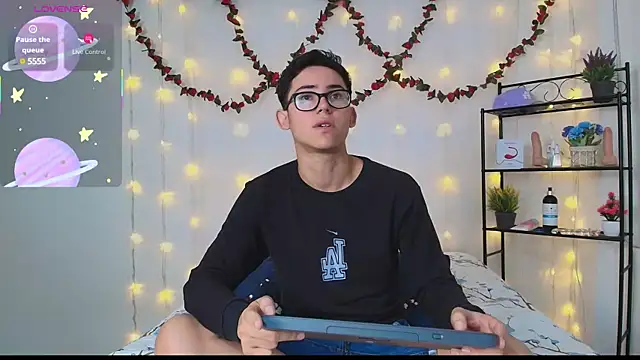 Danny-Swift13 online show from March 2025 01:18:02 PM