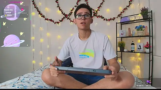 Danny-Swift13 online show from March 2025 08:05:02 PM