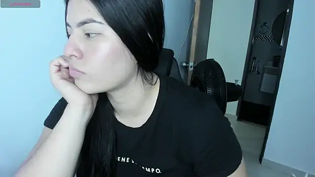 Saanvi21 online show from March 2026 01:57:01 AM