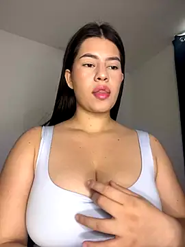 Saanvi21 online show from November 2025 11:36:02 AM