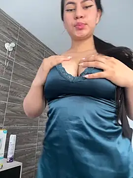 Saanvi21 online show from October 2025 02:05:01 PM