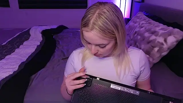 margot robbie7 online show from May 2026 01:57:01 AM