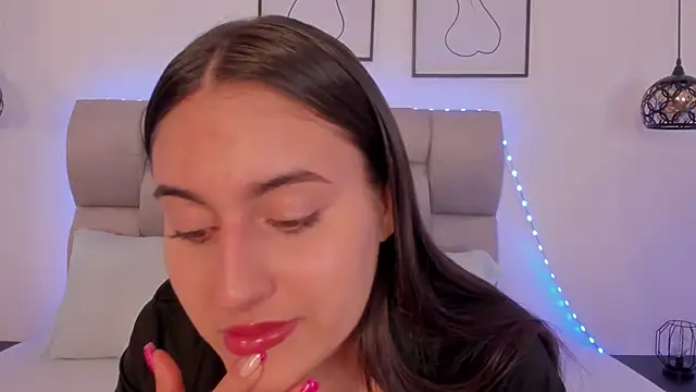 Hanna Evans   online show from February 2026 12:44:02 PM