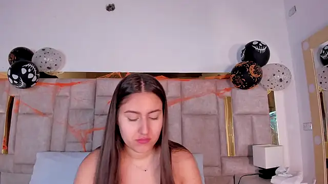 Hanna Evans   online show from October 2025 12:39:02 PM