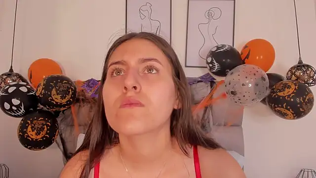 Hanna Evans   online show from October 2025 12:26:02 PM