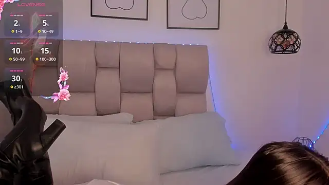 Hanna Evans   online show from February 2026 12:59:01 PM