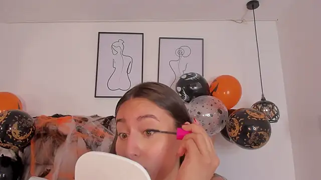 Hanna Evans   online show from October 2025 12:15:02 PM