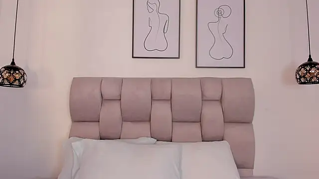 Hanna Evans   online show from April 2026 12:20:01 PM