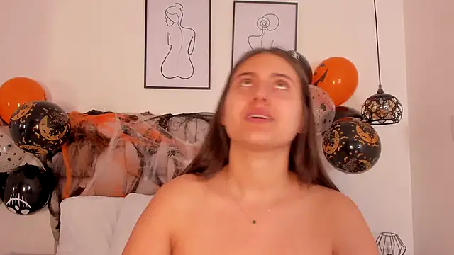 Hanna Evans   online show from October 2025 12:37:02 PM