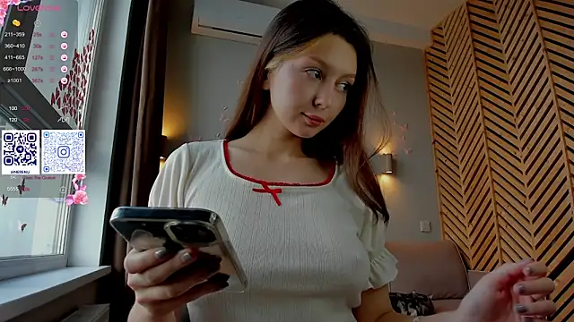 nerenuu  online show from September 2025 10:22:01 AM