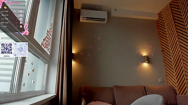 nerenuu  online show from September 2025 11:16:02 AM