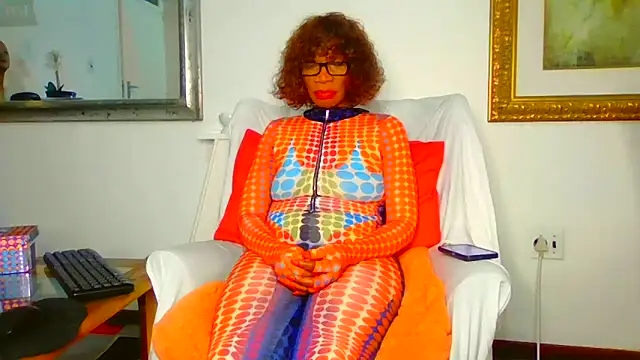 ModelZoee online show from November 2025 05:28:01 PM