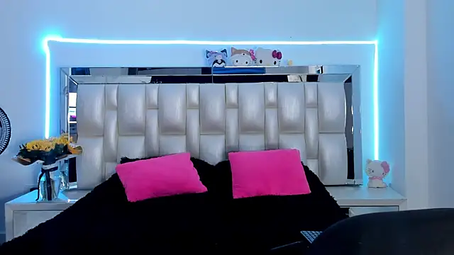 Snapshot of pauline_rouge chatting on December 2025 06:32:01 PM pauline rouge online show from December 2025 06:32:01 PM