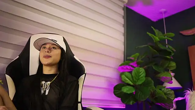 Snapshot of Danaa_Rouse chatting on October 2025 09:22:01 PM Danaa Rouse online show from October 2025 09:22:01 PM