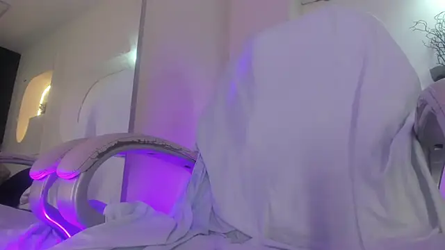 Snapshot of Hot_valerygh chatting on November 2025 08:20:01 PM Hot valerygh online show from November 2025 08:20:01 PM