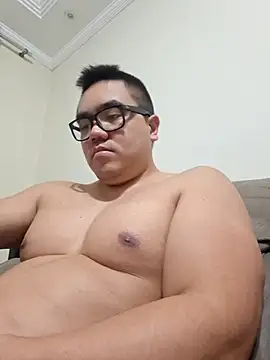 awesometeacher33 online show from May 2026 04:47:01 PM
