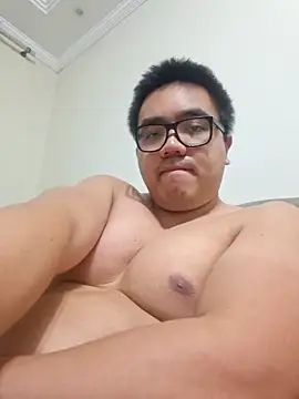 awesometeacher33 online show from May 2026 04:05:01 PM
