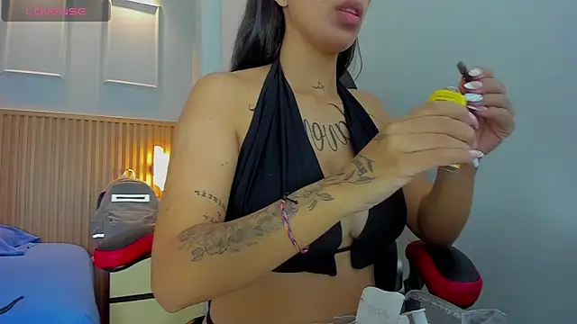 TATILARSON1 online show from October 2025 12:41:02 PM