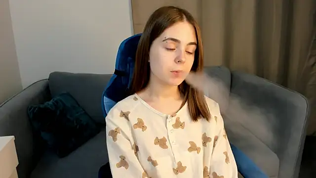 Snapshot of Velvetmimic_ chatting on March 2025 01:06:01 PM Velvetmimic online show from March 2025 01:06:01 PM