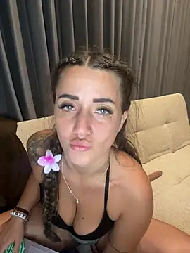 DarkVelvet online show from April 2026 03:39:02 PM