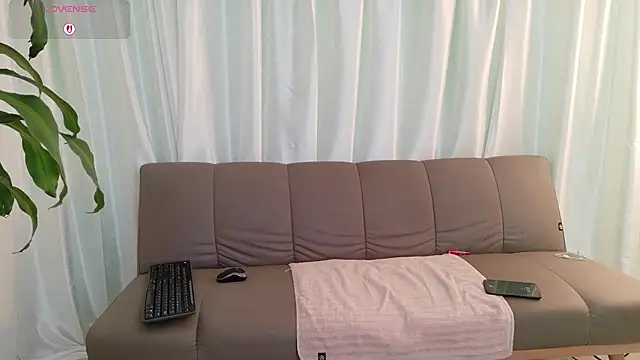 Snapshot of YuliethPetite chatting on June 2026 11:32:02 AM YuliethPetite online show from June 2026 11:32:02 AM