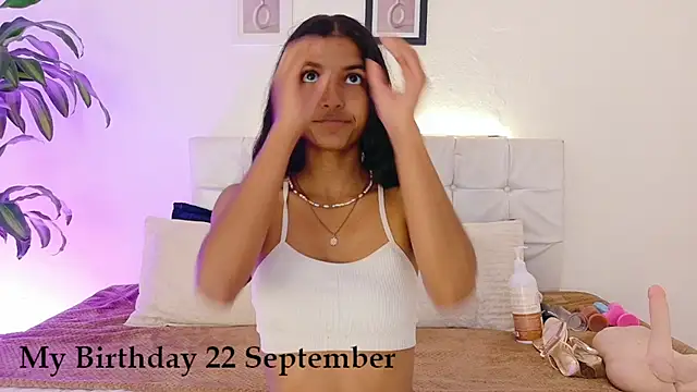 Snapshot of YuliethPetite chatting on September 2025 07:47:01 PM YuliethPetite online show from September 2025 07:47:01 PM