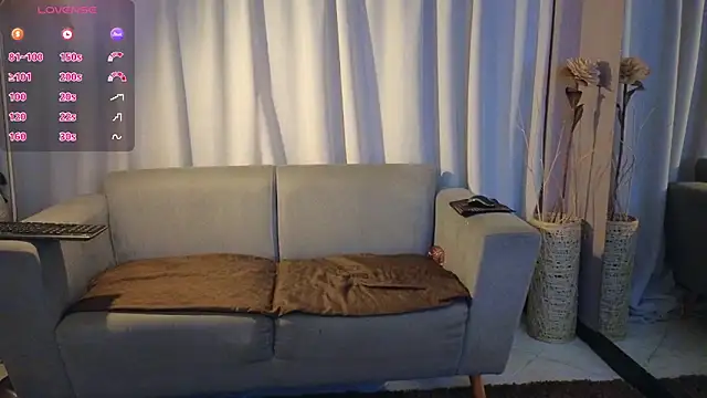 YuliethPetite online show from March 2026 12:01:01 PM