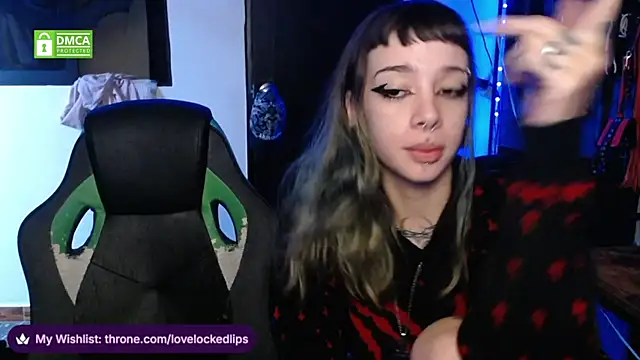 Snapshot of lovelockedlips chatting on June 2026 12:32:01 PM lovelockedlips online show from June 2026 12:32:01 PM