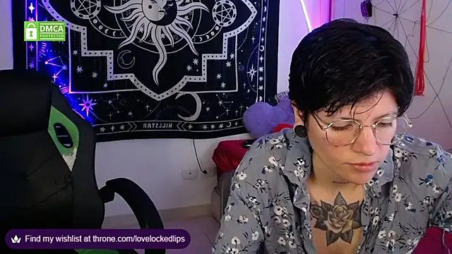 lovelockedlips online show from October 2025 08:00:01 PM