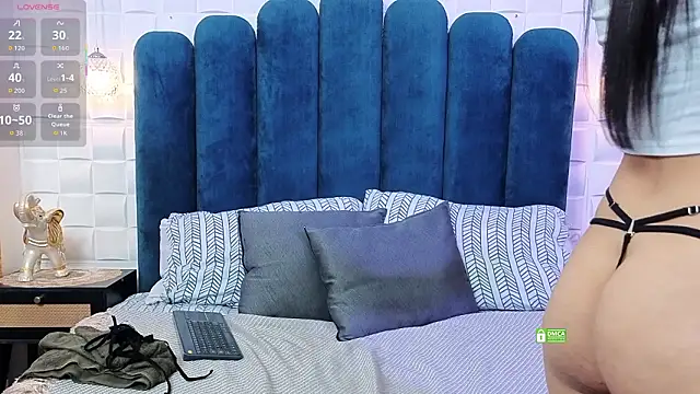 Lili Opal online show from March 2026 12:11:02 PM