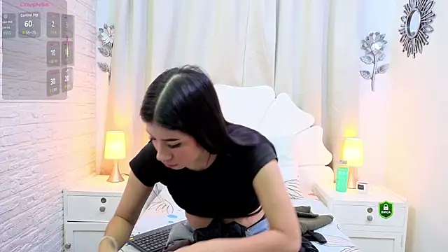 Lili Opal online show from February 2026 12:05:01 PM