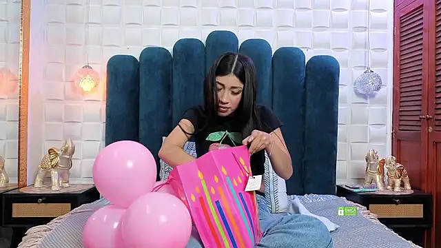 Lili Opal online show from March 2026 12:06:02 PM