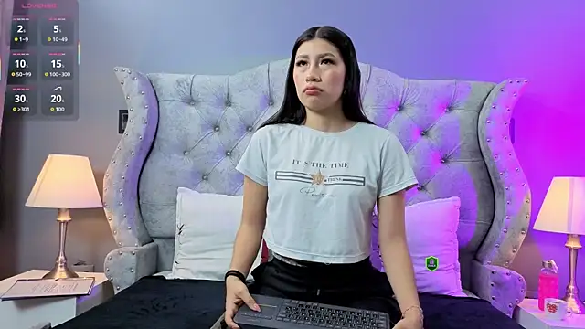 Lili Opal online show from May 2026 12:11:01 PM