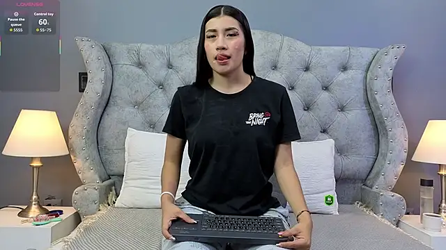 Lili Opal online show from February 2026 12:10:02 PM